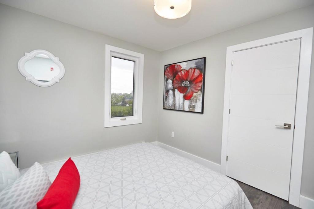 Clifton Hill Hideaway 4B - Two Bedroom Condo Niagara Falls Exterior photo