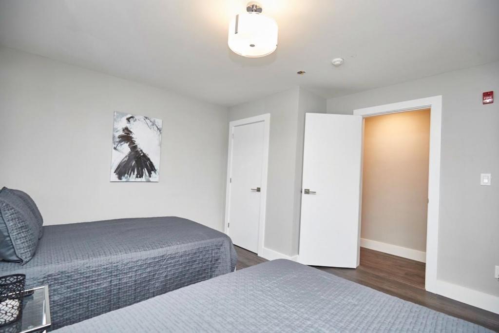 Clifton Hill Hideaway 4B - Two Bedroom Condo Niagara Falls Exterior photo
