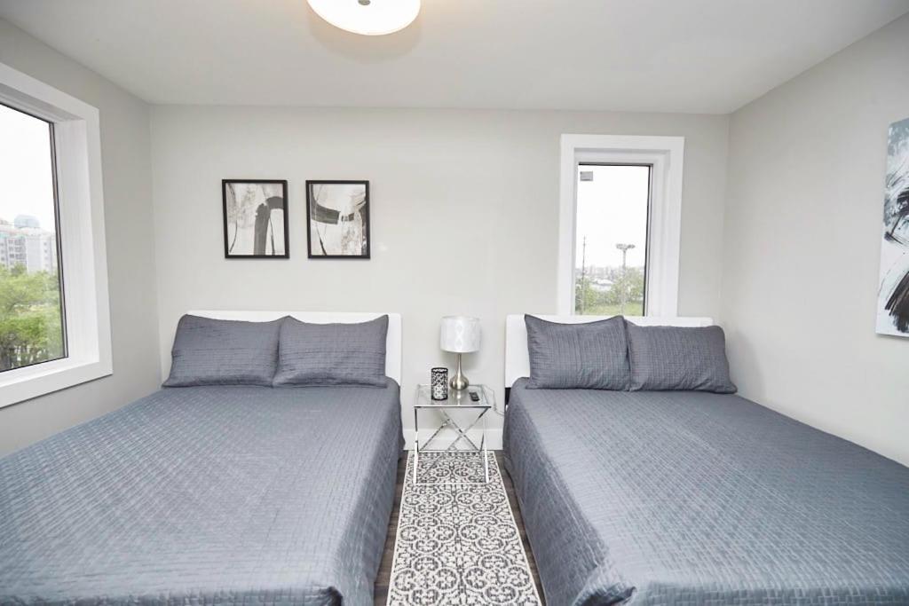 Clifton Hill Hideaway 4B - Two Bedroom Condo Niagara Falls Exterior photo